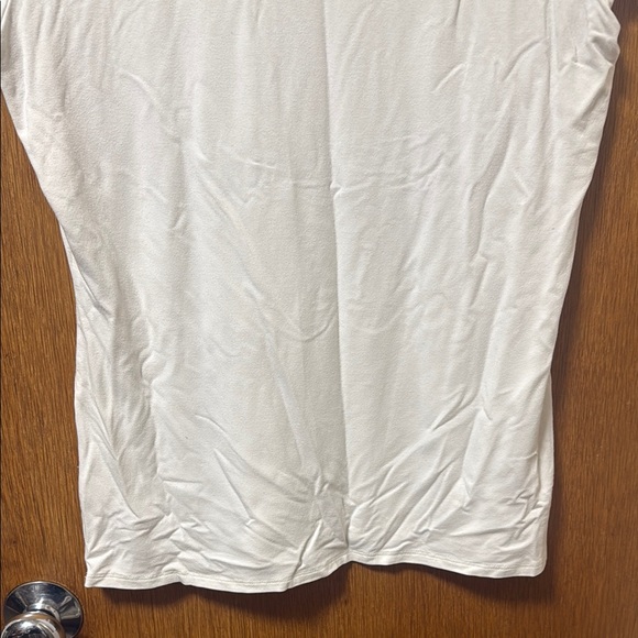 White House Black Market White Très Chic Tee - Picture 6 of 7